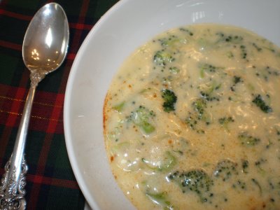 Vištienos ir brokolių sriuba su sūriu