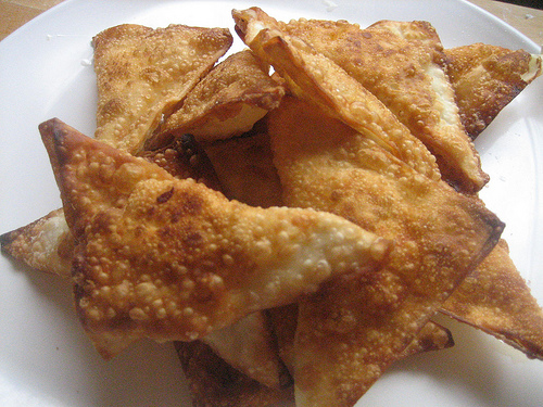 Užkandiniai kepti trikampėliai su sūriu